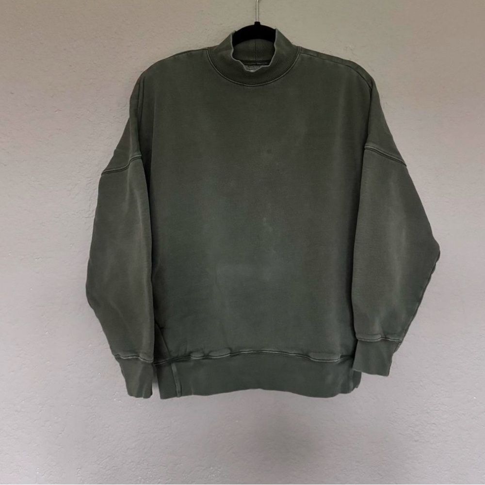 ARITZIA Tna mock neck sweatshirt